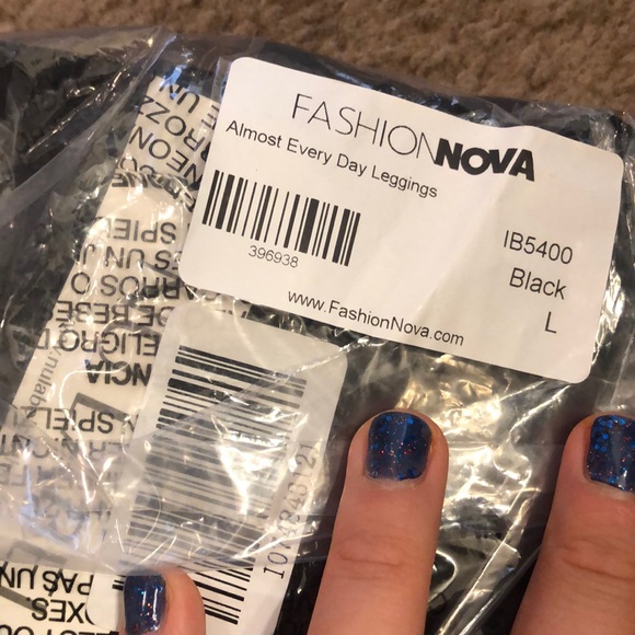 BRAND NEW FASHION NOVA LEGGINGS ❣️ - Picture 1 of 3